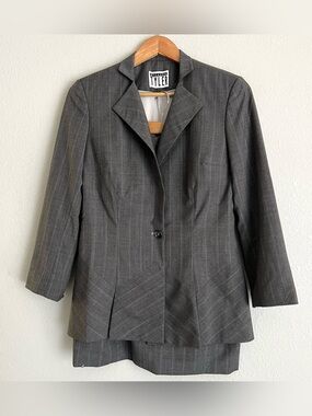 Vintage 90s Richard Tyler Gray Pinstripe Two Piece Suit Skirt set Size 8